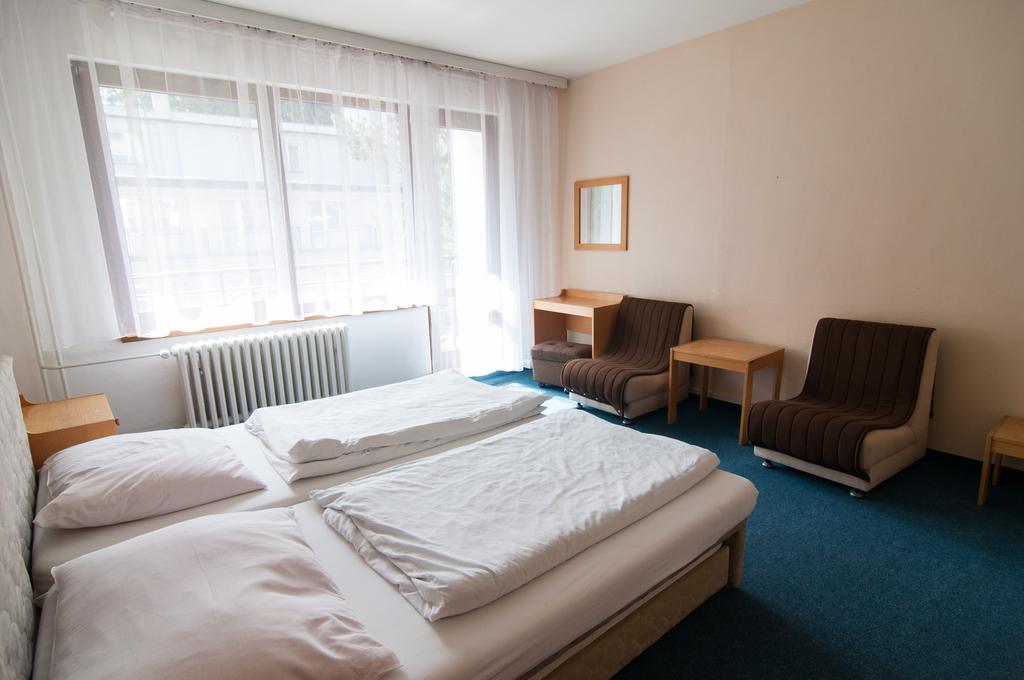 Hotel Radejov Knezdub Exteriör bild