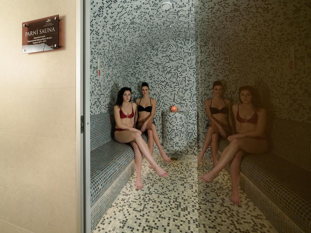 Hotel Radejov Knezdub Exteriör bild