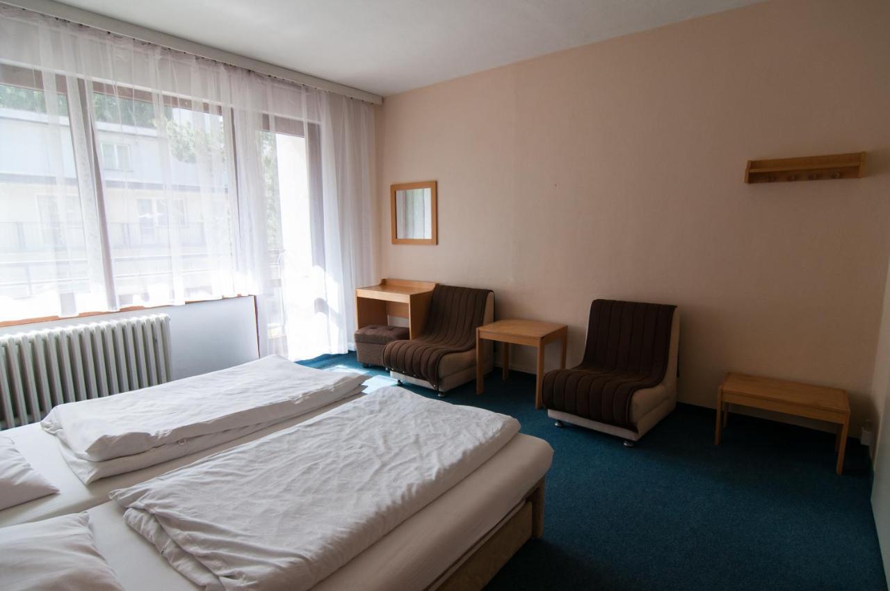 Hotel Radejov Knezdub Exteriör bild